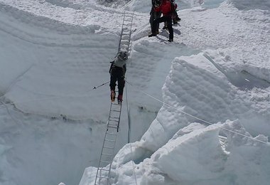 Im Abstieg durch den oberen Teil des Eisbruchs