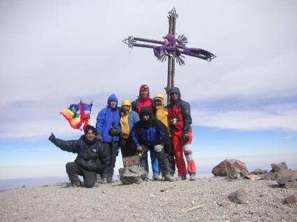 Auf dem Gipfel des "El Misti" - sogar mit Kreuz