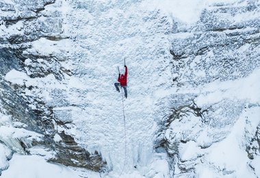 Aaron Mulkey und Yannick Glatthard testen das Black Diamond Hydra Eisgerät in Montana