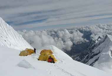 Im Lager II auf 6750 m c Dr. Peter Fessler
