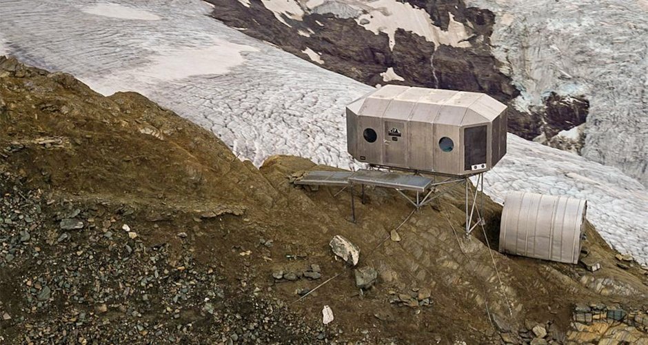 Das neue Glocknerbiwak - darunter die alte Biwakschachtel (Foto: Alpenverein/ Fabio Keck)