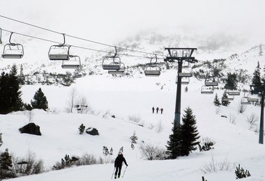 Skitouenaufstieg auf der Piste