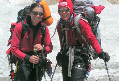 Elisabeth und Alix: Rückkehr ins Basislager nach dem Gipfel
