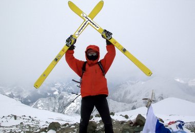 Am Gipfel, 7134 m, nach der Speed-Begehung. Foto: Archiv Stitzinger