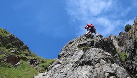 Die erste Seillänge der Bergführerroute - Fernau Kletterpark.
