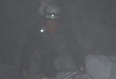 Nächtlicher Aufstieg durch den Eisbruch Bild: G.Kaltenbrunner