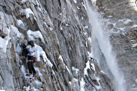 Video: Erstbegehung Mount Edgar Ostwand (VI, WI 5+, M6, 2400 m)