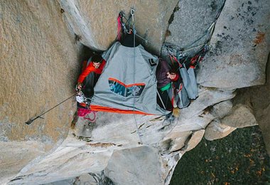 Babsi Zangerl und ihr Partner im Portaledge