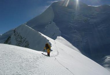 Bei der ersten österreichischen Himlung (7.126 m) Besteigung