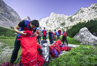 Bergrettungsrucksack von Deuter