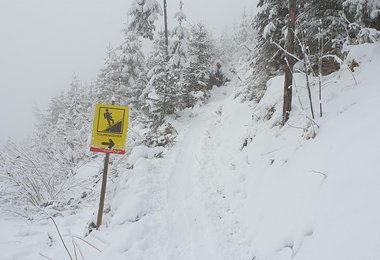 Hinweisschilder beachten