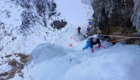 Blick von oben in die erste Seillänge -  Milchtrinker Eisfall bei Rein in Taufers