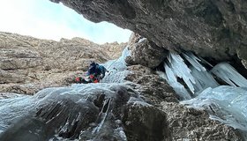 Dritte Seillänge -  Wer suchet der findet am Torre Vitty