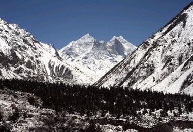 Im Frühjahr 2004 waren die Bhagirathi Gipfel noch stark verschneit
