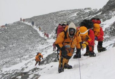 Hochbetrieb am Everest @ DVD Everest Spiel mit dem Tod (siehe unter Bücher/DVDs)