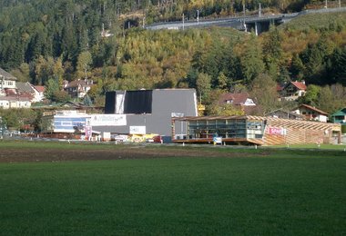 Halle außen Ende Oktober