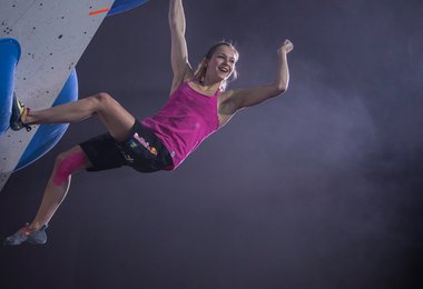 Jessica Pilz jubelt über Platz 2 in Stuttgart (coypright Elias Holzknecht)