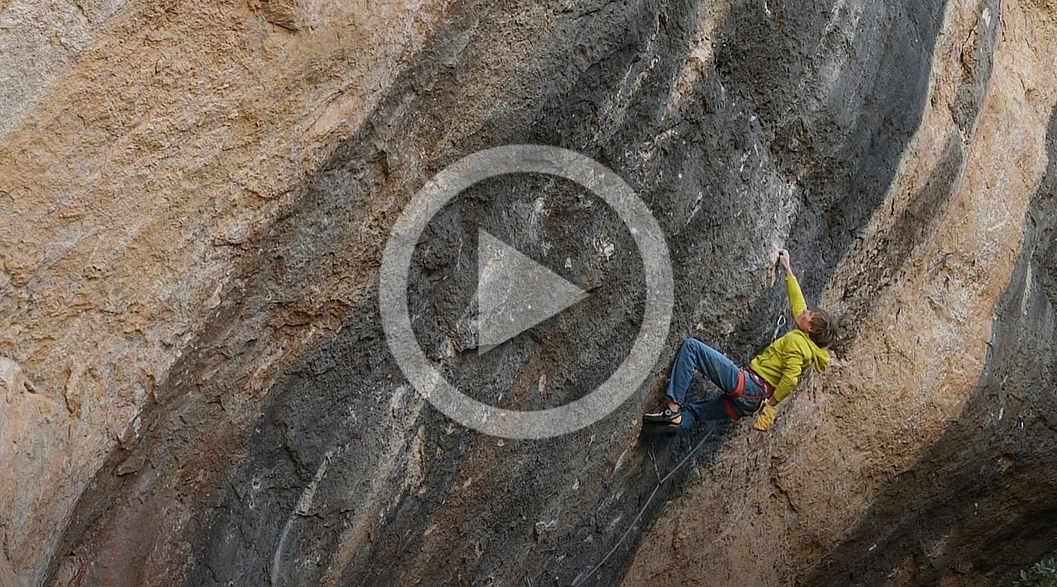 Alex Megos Wiederholt "King Capella“ 9b+ | Bergsteigen.com